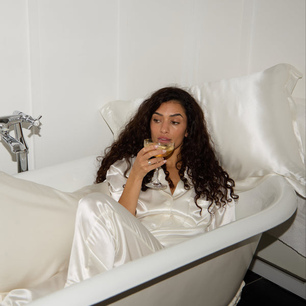 5 Surprising Benefits of Sleeping on a Silk Pillowcase – Why Pure Mulberry Silk Makes All the Difference